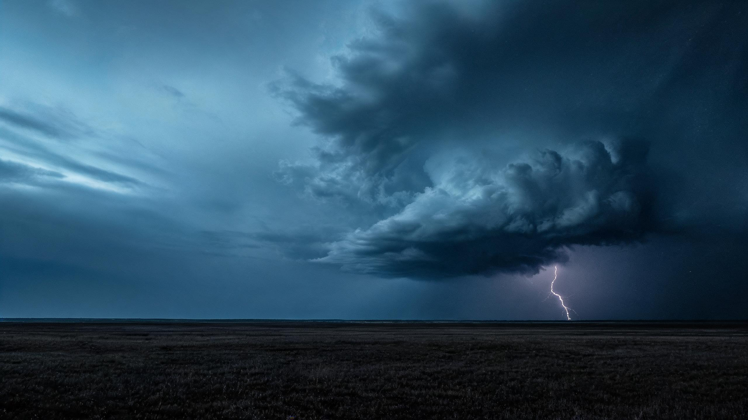 Air — a storm over the plain