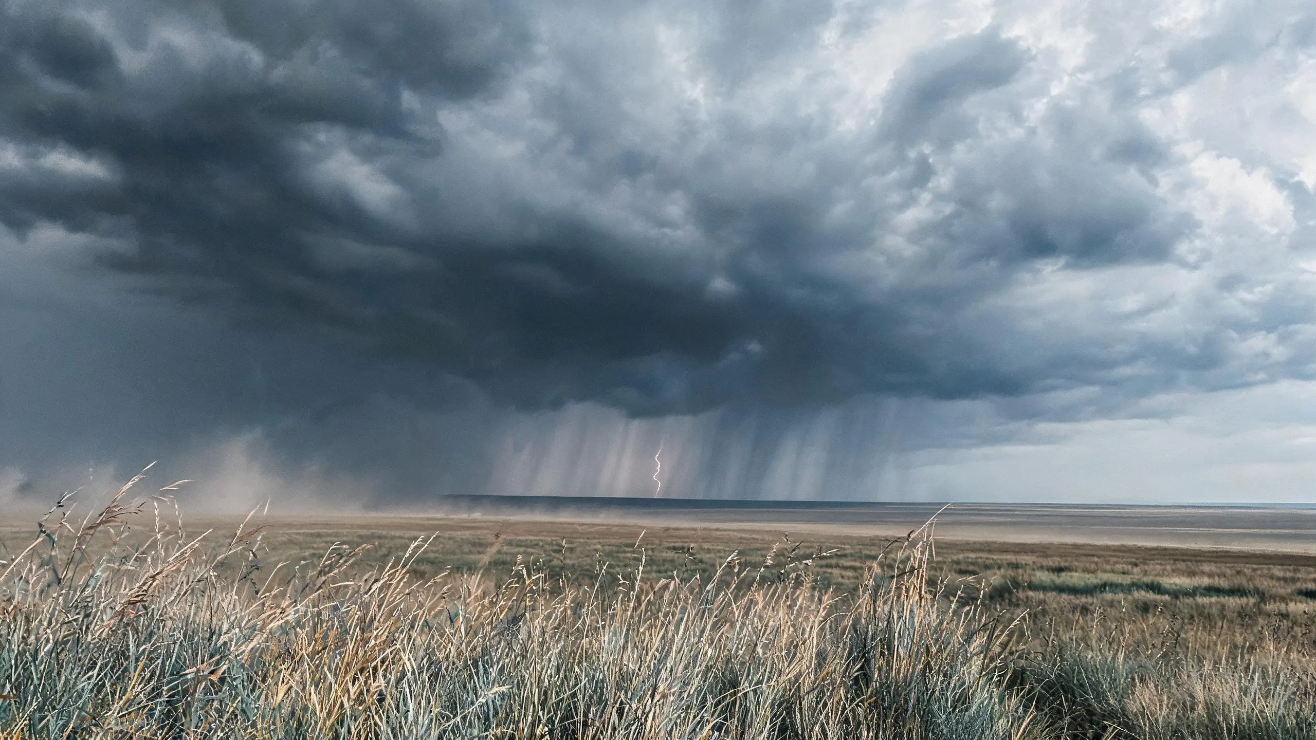 Powietrze — burza nad równiną